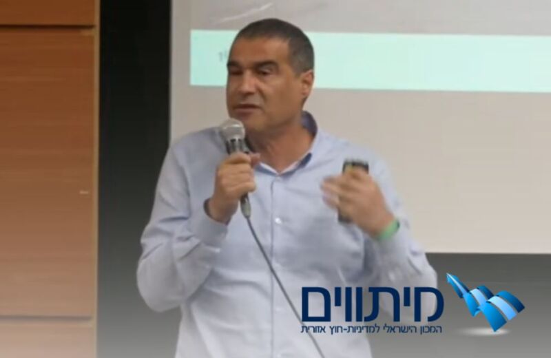 ד"ר עומר צנעני בוועידת השלום העממית, אפריל 2026